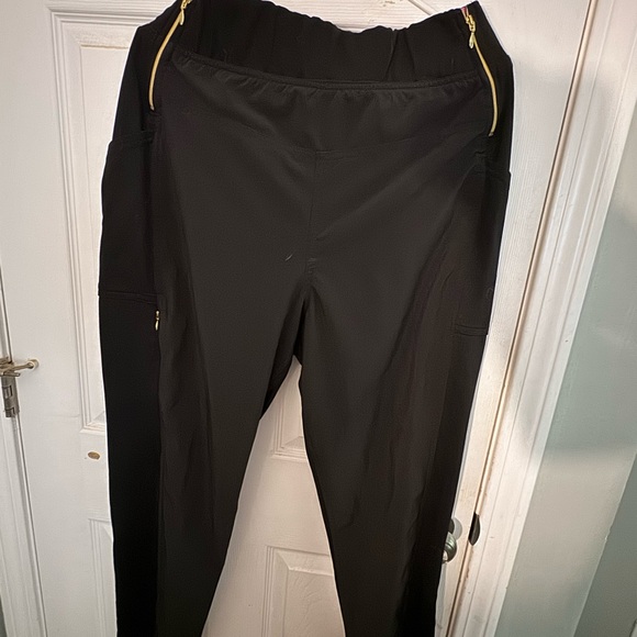 XL Scrubs Elle top & HeartSoul bottom EUC - Picture 4 of 5